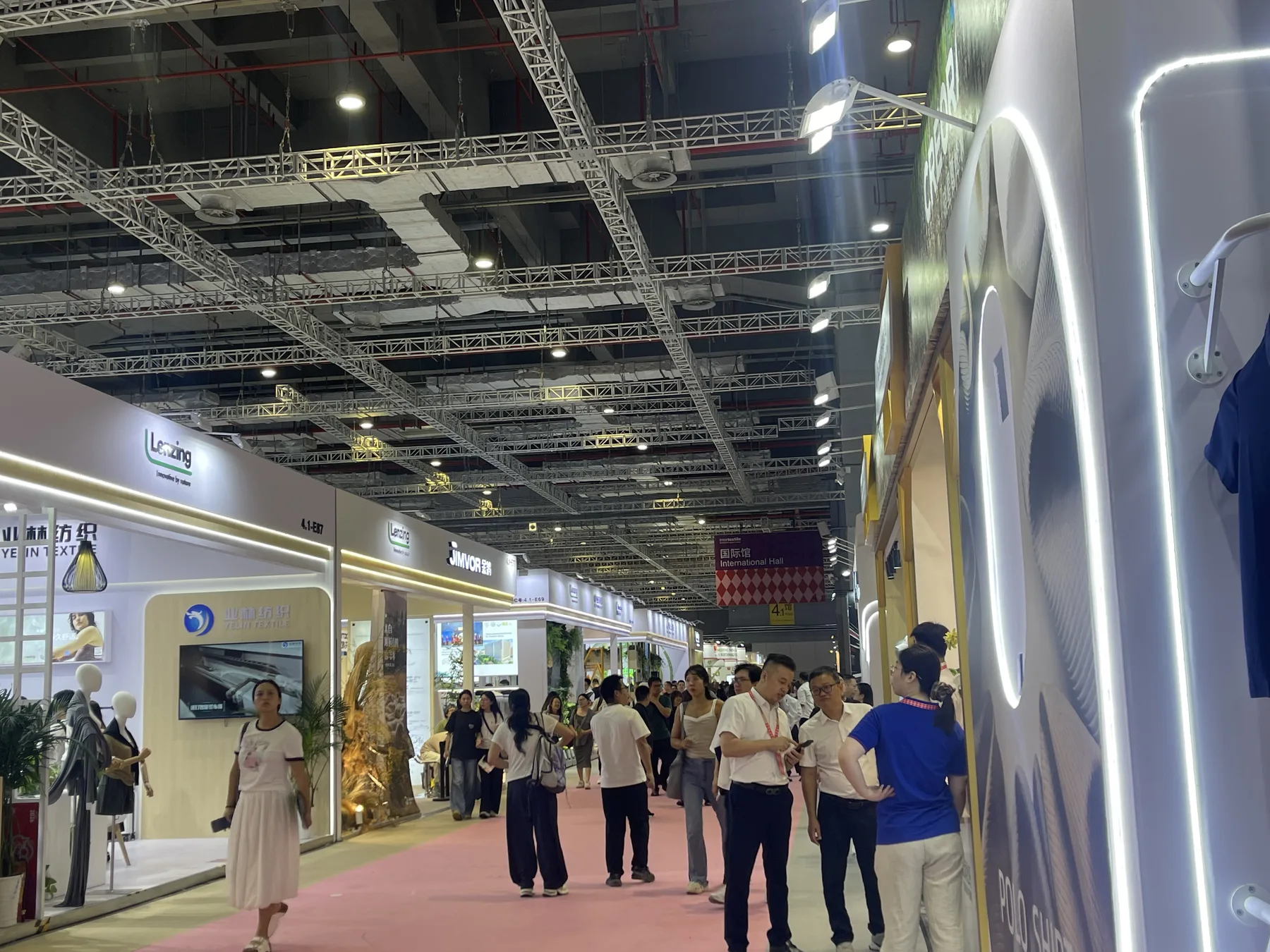 上海秋冬面辅料展展馆现场